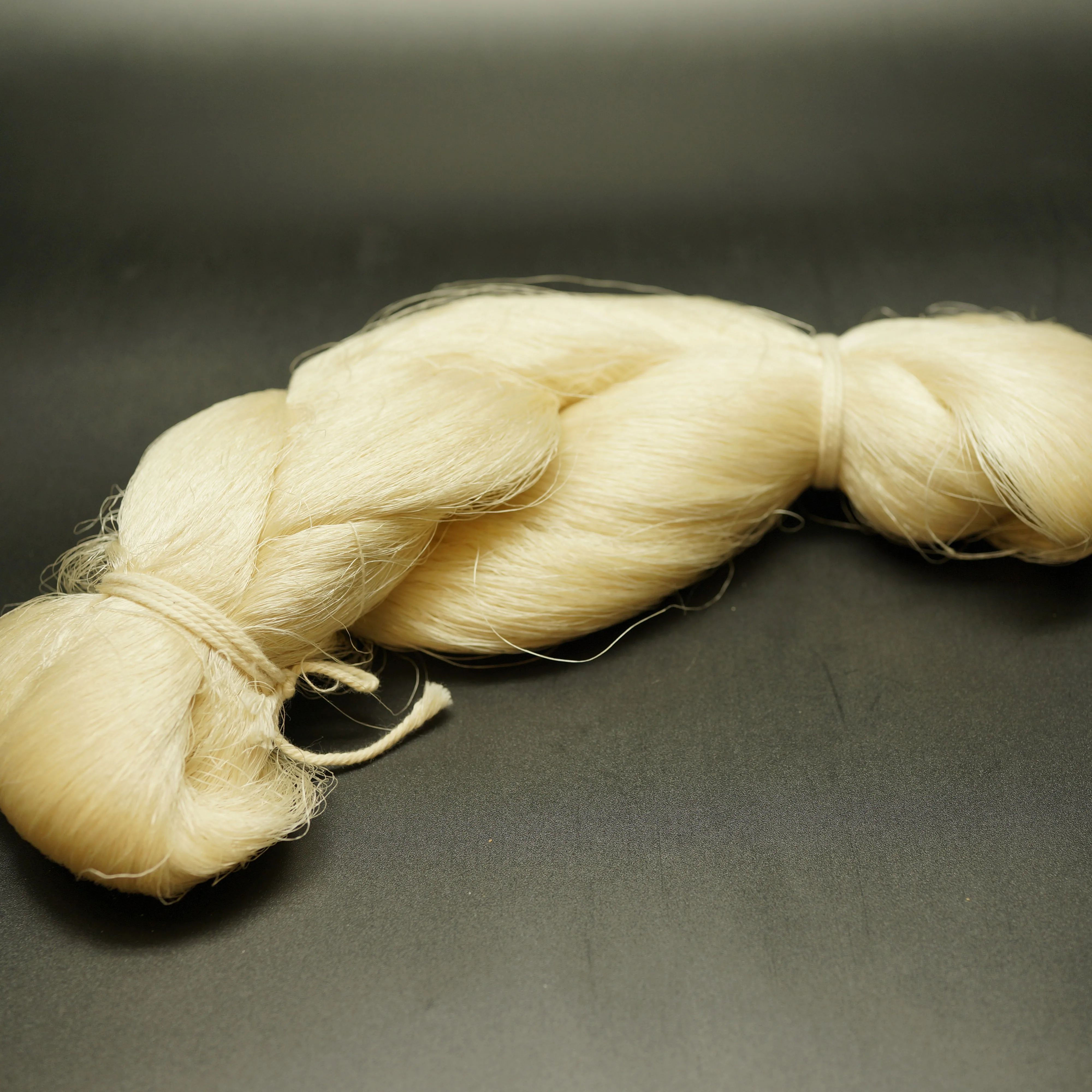 high quality 100% mulberry silk yarn 20/22DD For carpet cloth