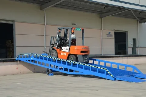 Movable Hydraulic Dock Ramp With A Capacity Of 10 Tons For Forklift Hydraulic Unloading