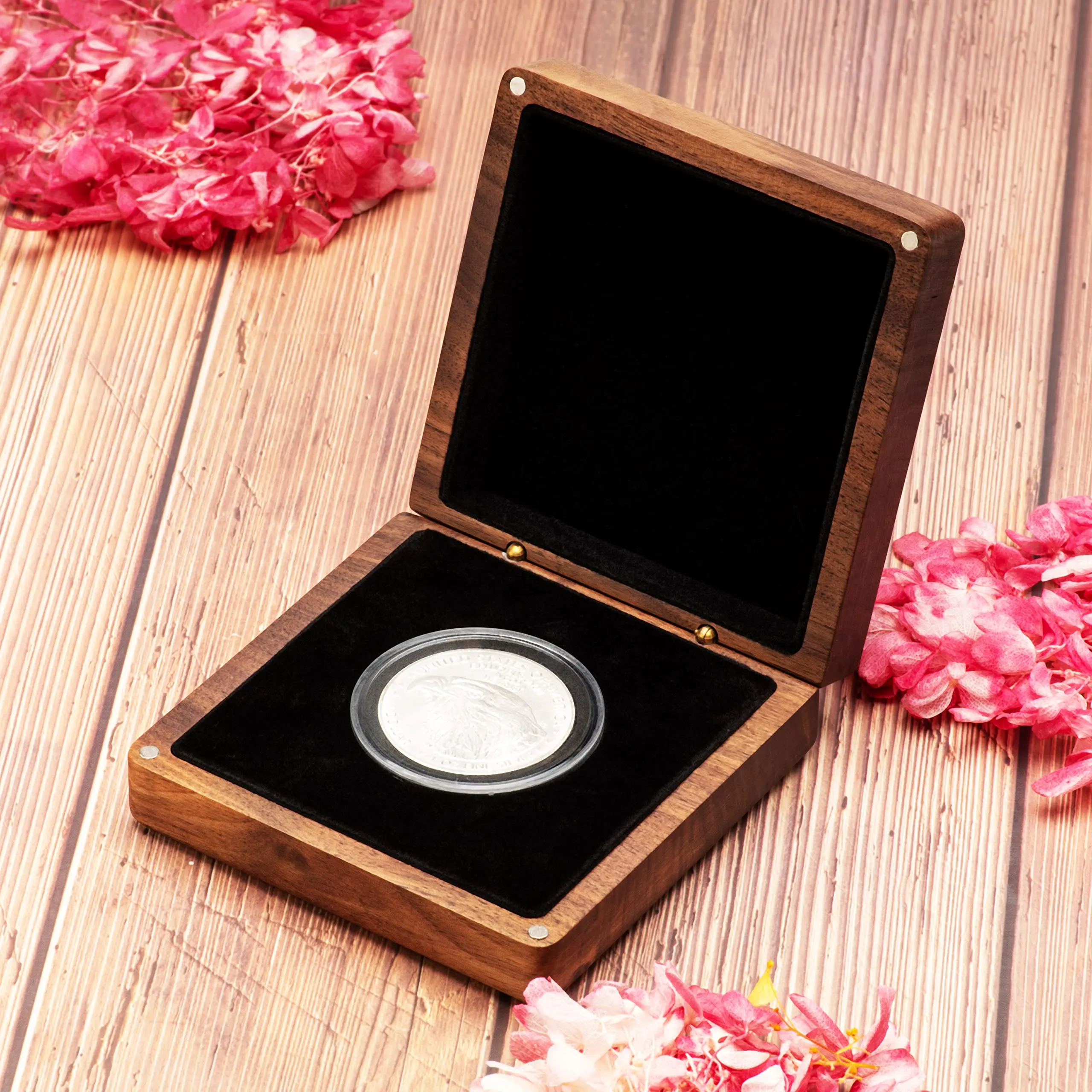 Single Walnut Wood Challenge Coin Presentation Display Gift Box Storage Case and Plastic Coin Capsules