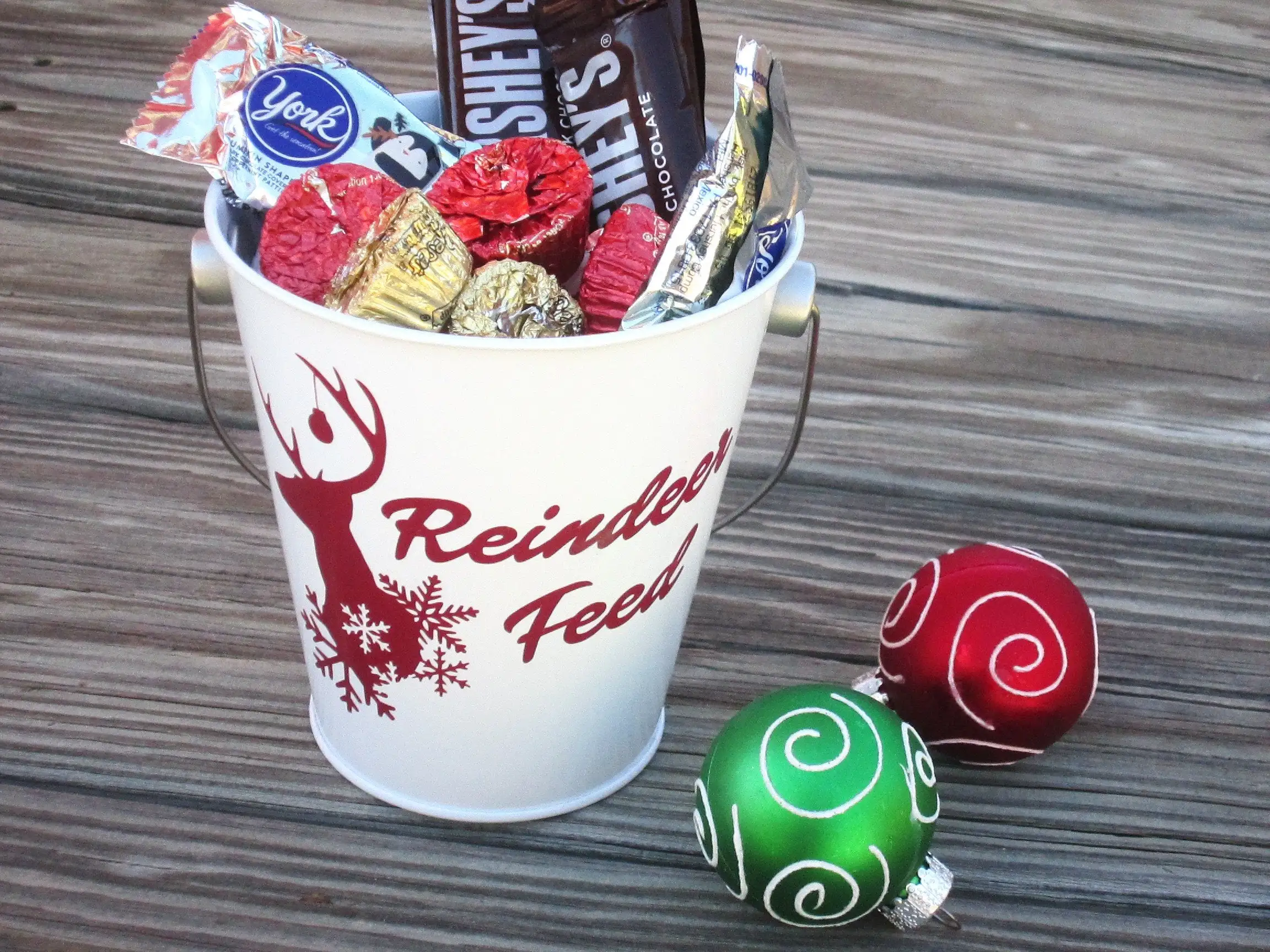 Custom Small Metal Tin Bucket Halloween Candy Bucket Chocolate Packaging Metal Handle Candy Galvanized Bucket
