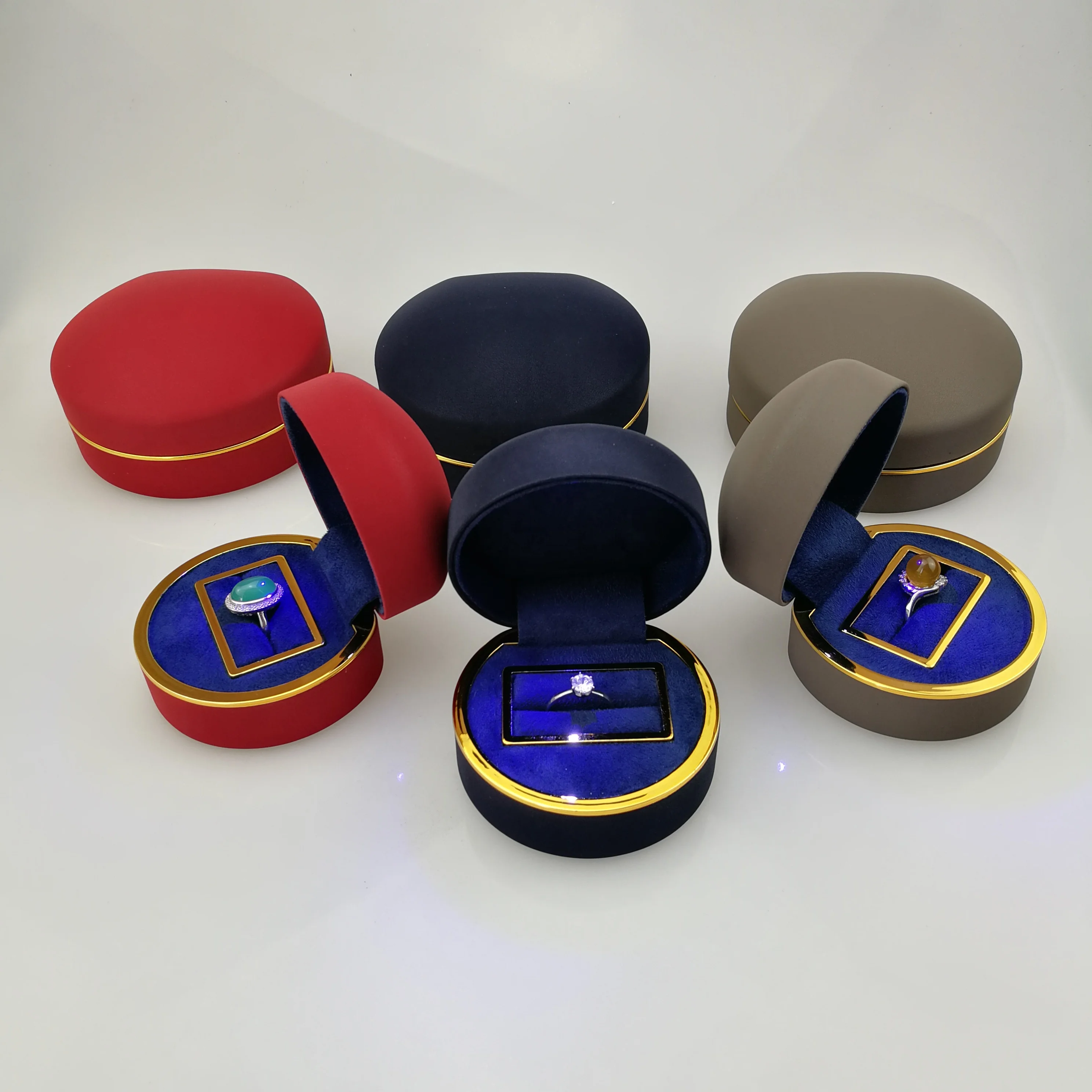 
Custom Logo Custom Color Round Small Pu Leather Ring pendant Christmas Gift Led Light Jewelry sets packaging box 