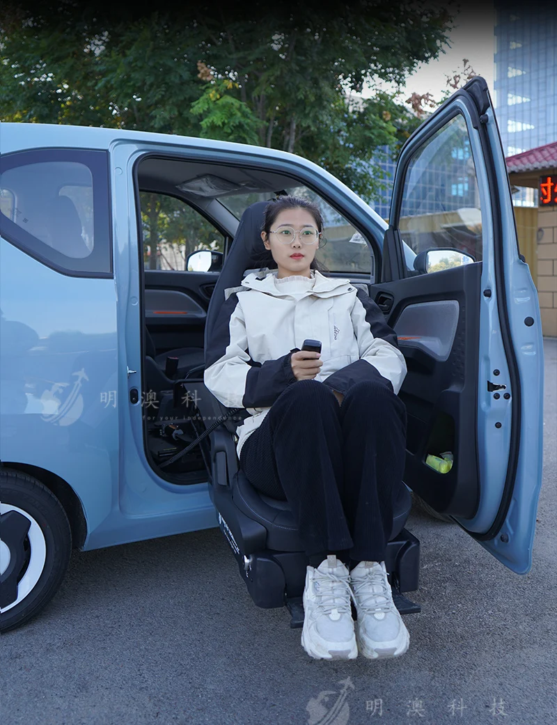 Automobile wheelchair capable of docking with wheelchair base for handicapped lifting automobile seat
