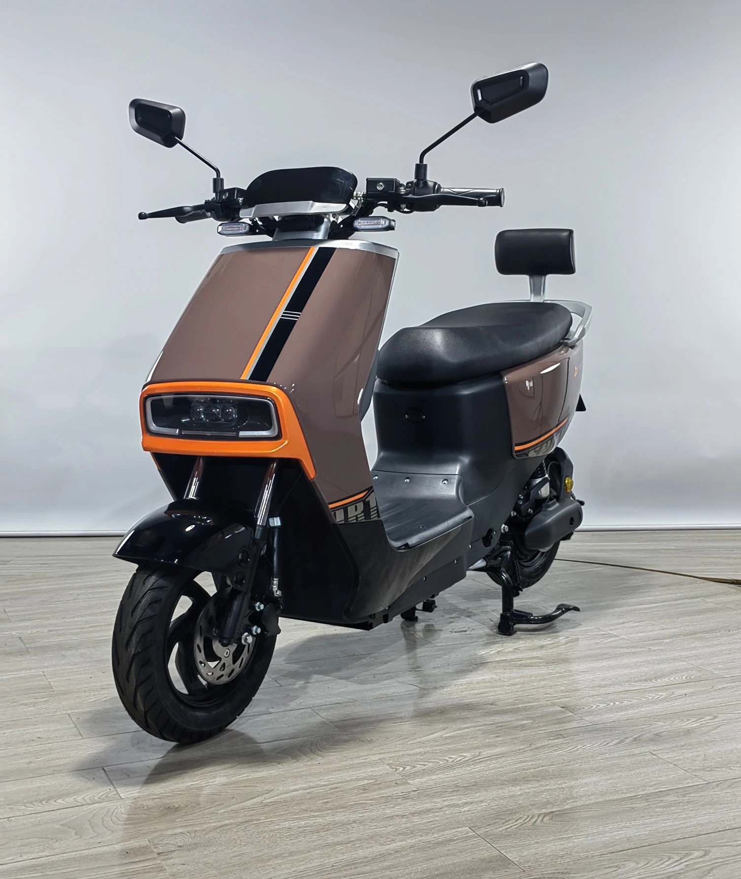 WX-B02-1 650W brushless DC motor 48/60/72V Lead Acid Battery 45km/h 45- 60km range 3.0-10 vacuum tire Adult electric motorcycle