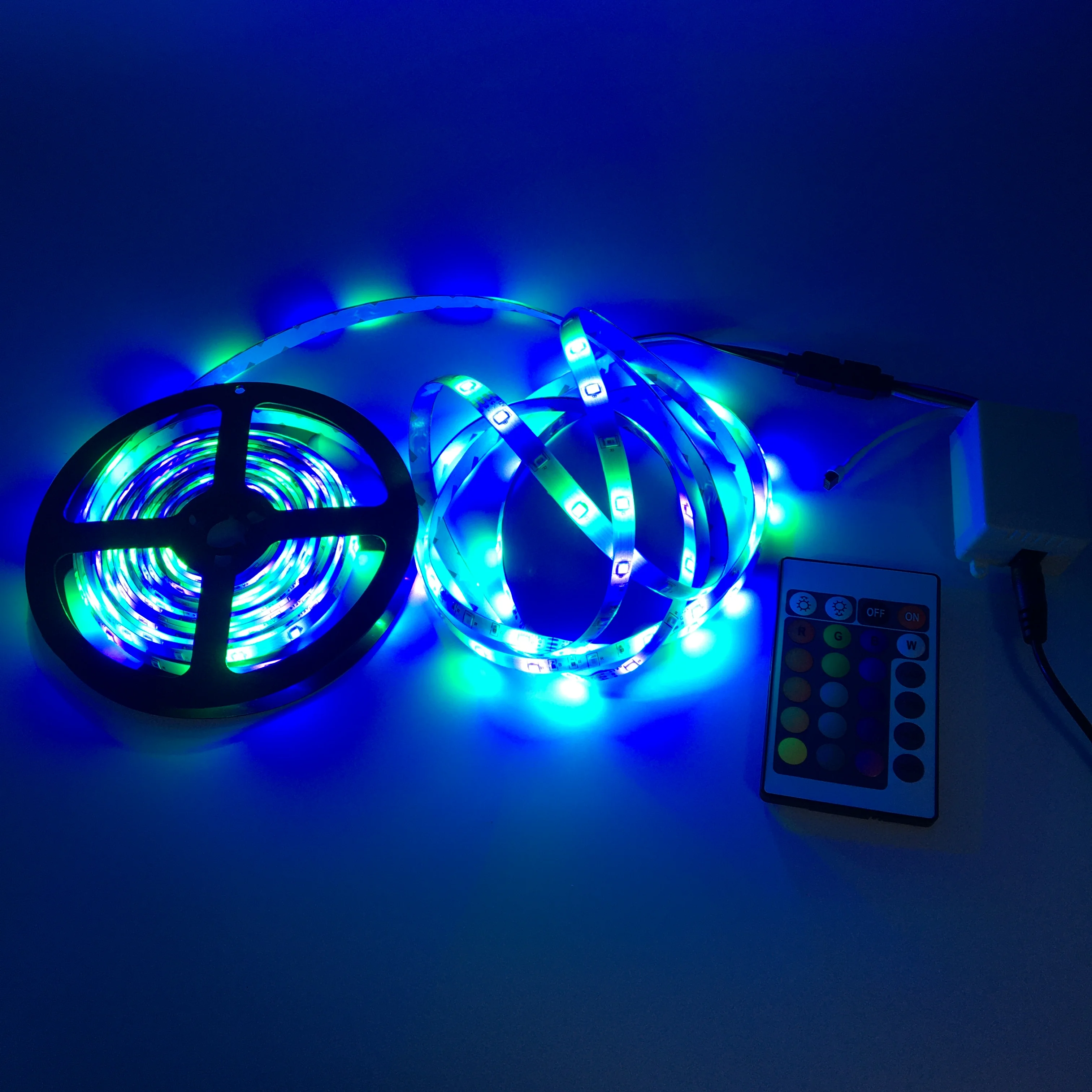 Wholesale DC12V 10 5050 SMD in LED strip is suitable for home bedroom TV backlight ambient light intelligent RGB LED strip.