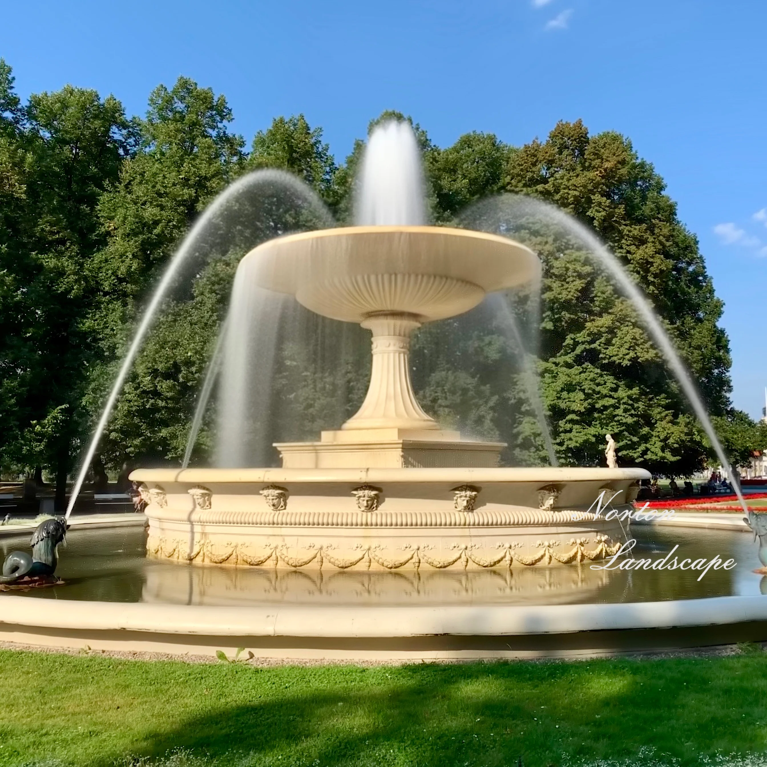 Natural Stone Pool Water Fountain Off White Color Marble Garden Fountain with Medusa Heads Carving Outdoor Water Feature Decor