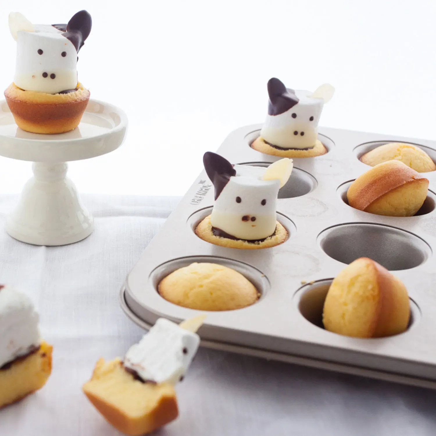 High Quality Reusable Mini 12 Cup Carbon Steel Muffin Baking Cake Mold