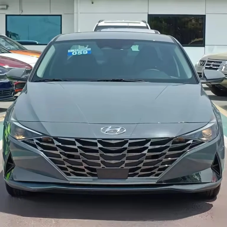 Полностью загруженные подержанные автомобили HYUNDAIs ELANTRA SEL бензиновые 2 0 л V4 2023 модельные серые и готовы к работе