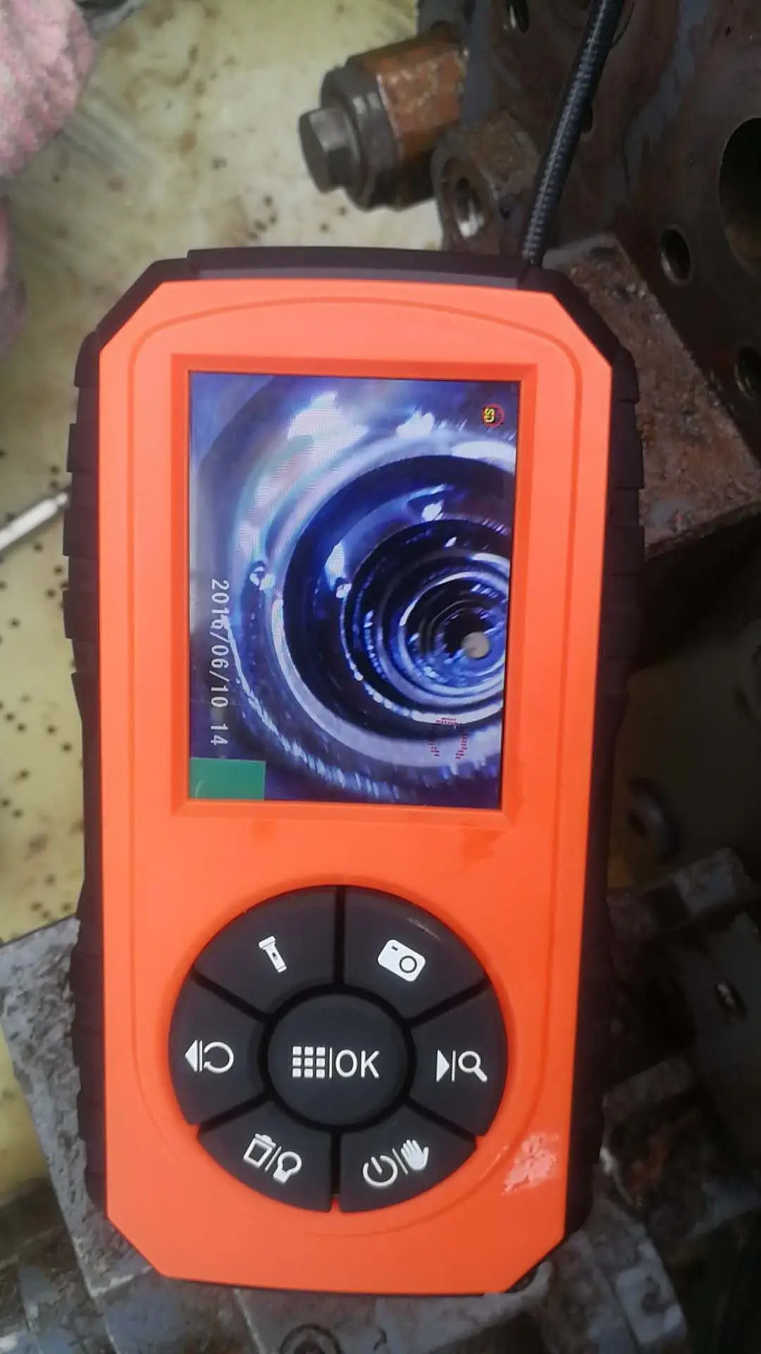 5.5mm Palmscope: 3' TFT 720P HD Video Borescope inspection camera with 1m camera probe coiled inside the case for storage