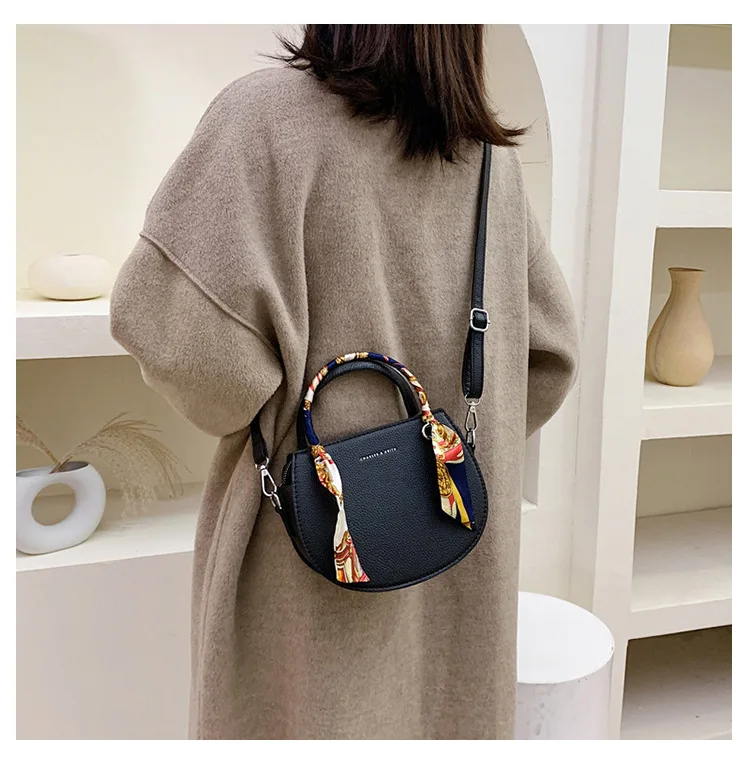 
Новинка весна-лето 2020, полукруглая одноцветная женская сумка из искусственной кожи с шелковой ручкой, сумка-мессенджер с бесплатным образцом 