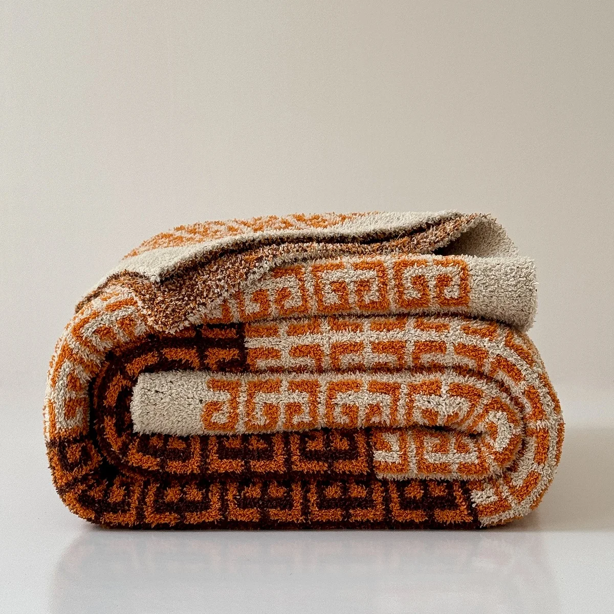 New Design Maillard 100% Polyester Knitted Throw Blankets for Winter
