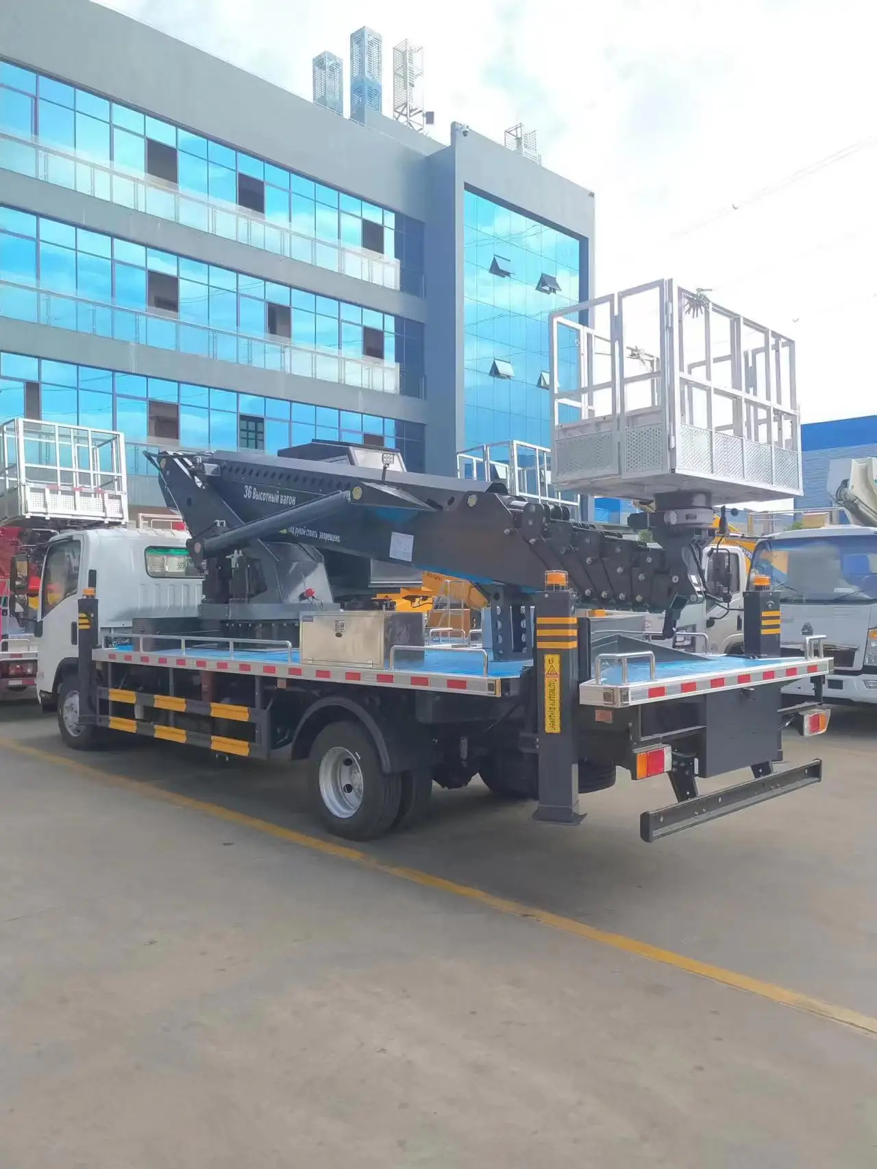 Isuzu 36M Aerial Work Platform Truck Overhead Working Truck Aerial Platform Vehicle Bucket Truck Hydraulic Aerial Cage 3 L  4L