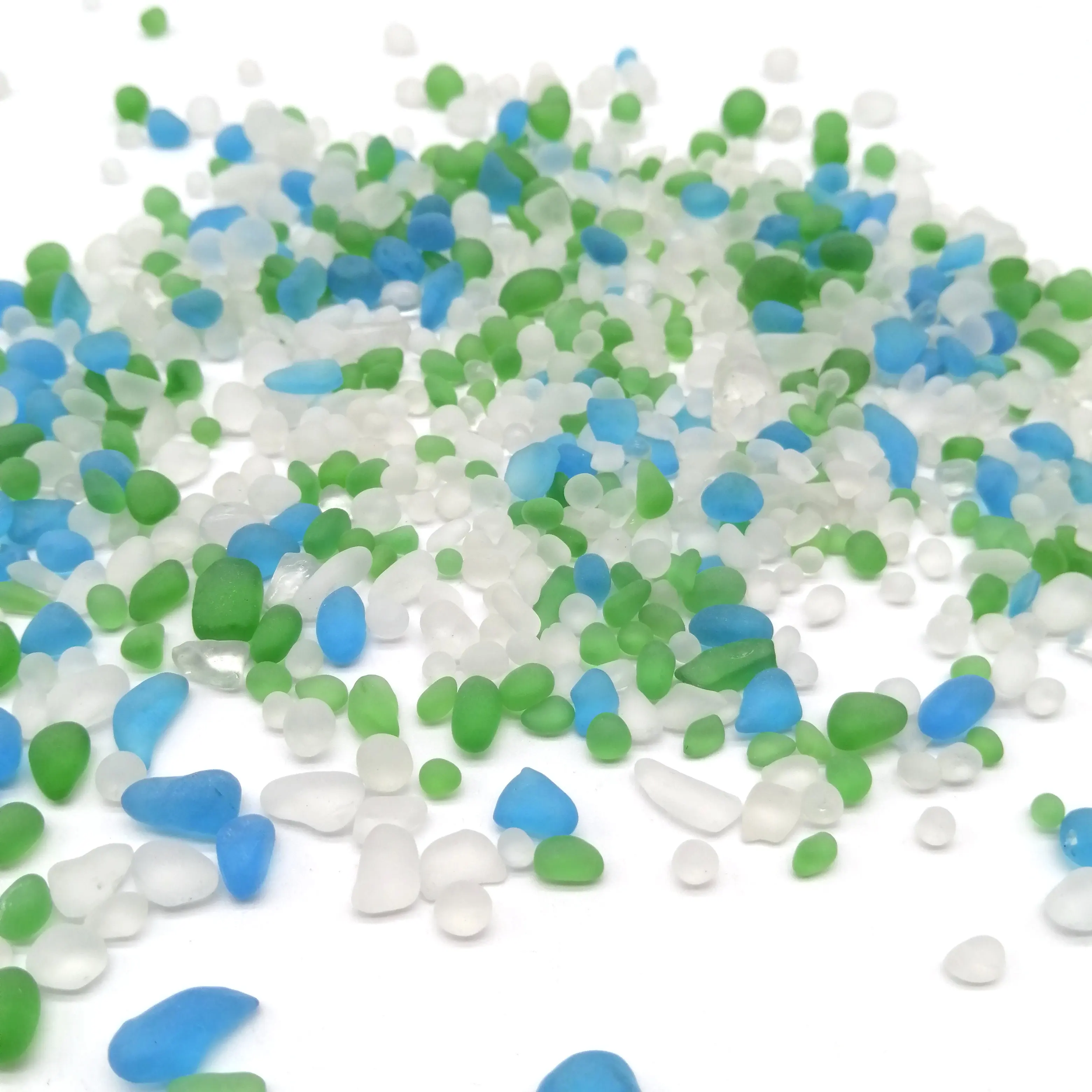 Заводская цена 1-3 мм морское стекло Смешанное неправильное из бисера галька для внутренней отделки бассейна