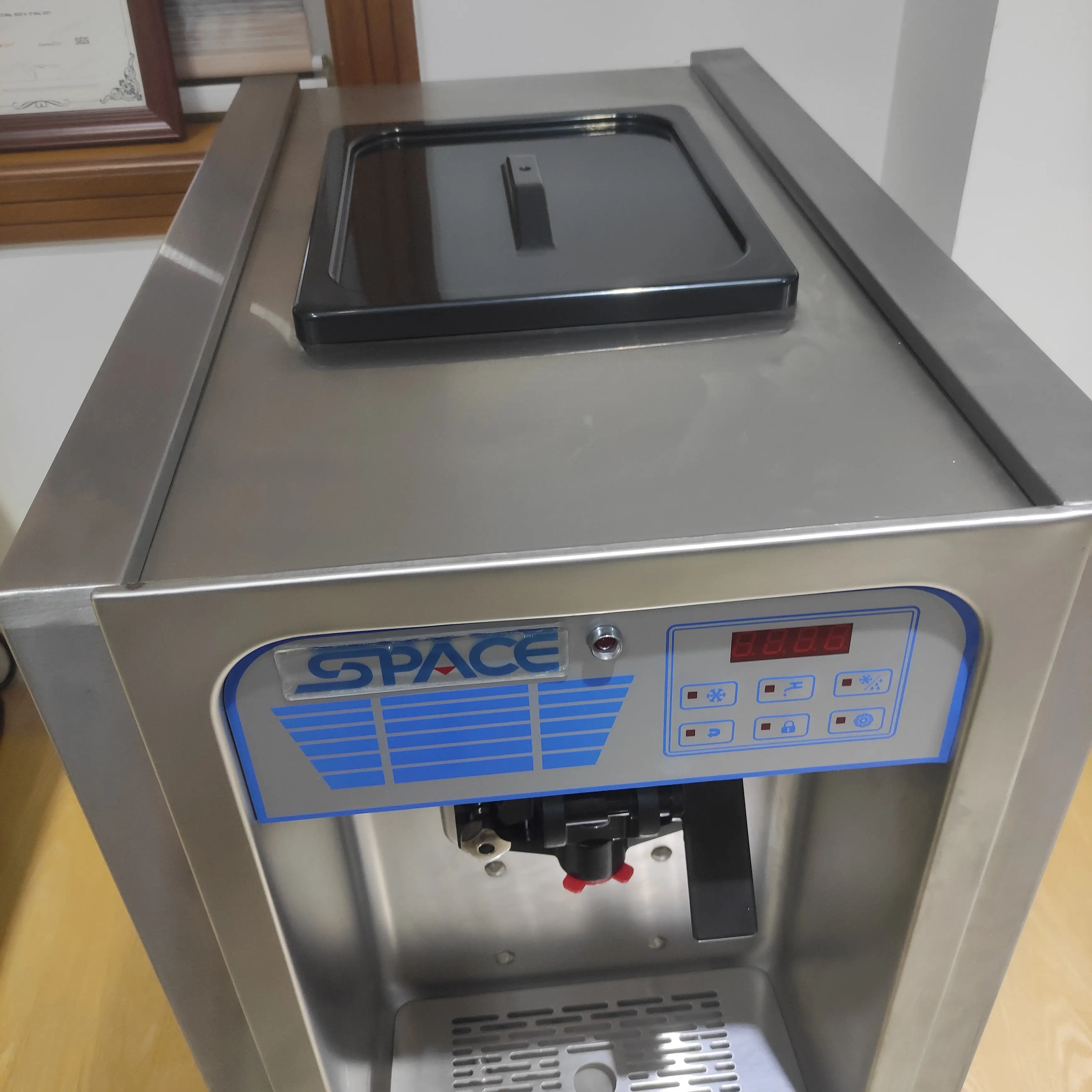 CE ETL approved one nozzle soft serve ice cream making machine Italy frozen yogurt maker