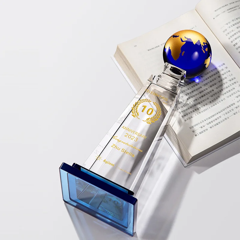 New Arrived Globe Design Customized Logo Crystal Trophy Football Trophy Annual Meeting Award