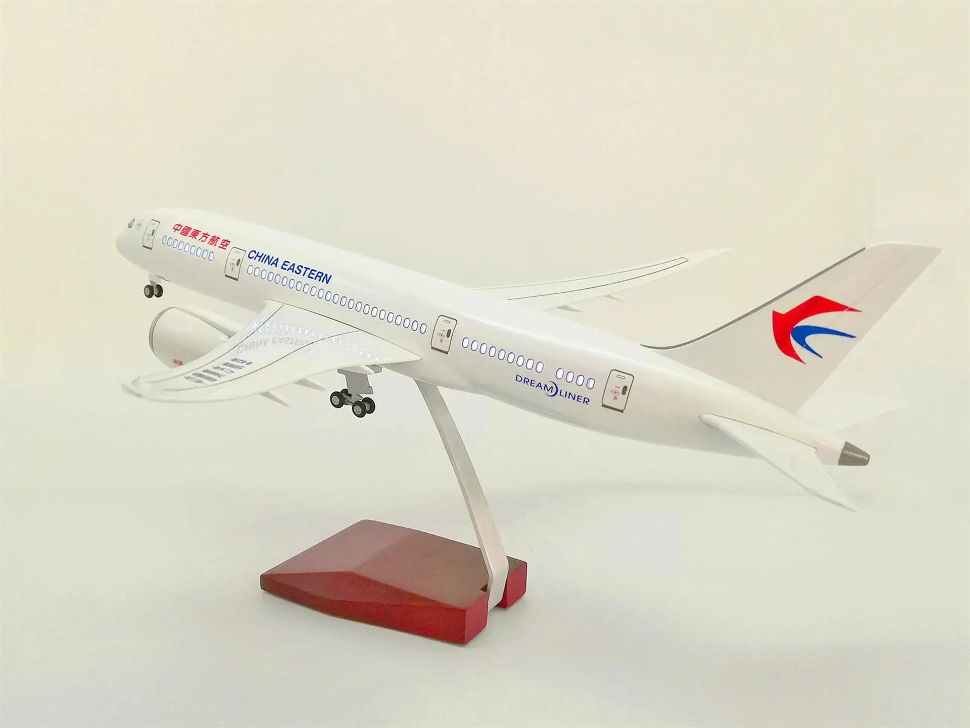 Модель летательного аппарата 787 китайская Восточная авиакомпания с голосовым управлением