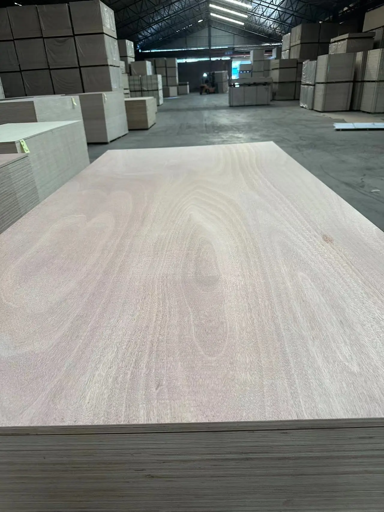 Linyi factory 18mm okoume/birch/pine laminated film faced plywood sheet 4x8 vanity melamine plywood bathroom cabinet with slab b