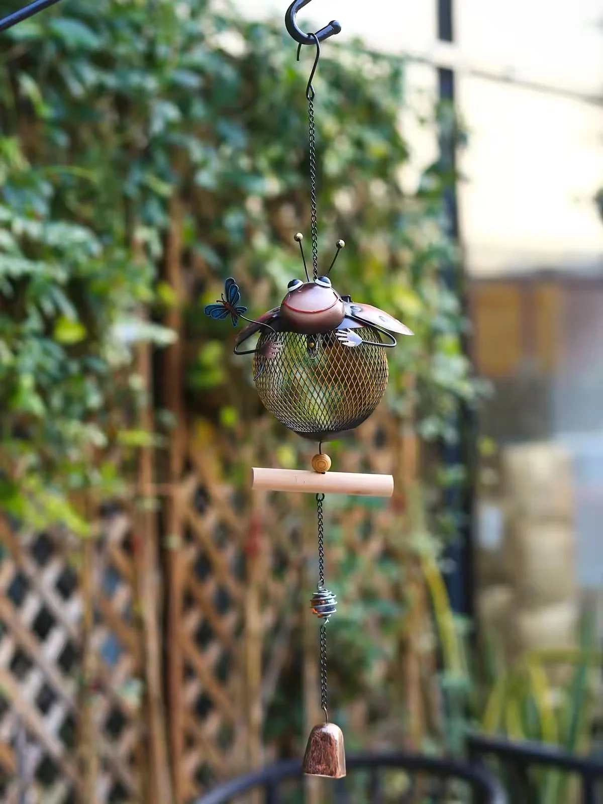 WILDMX Ladybug Shape Bird Feeder Cute Animal Garden Ornament Squirrel-proof Bird Feeder Decorative Garden Gift for Bird Lovers