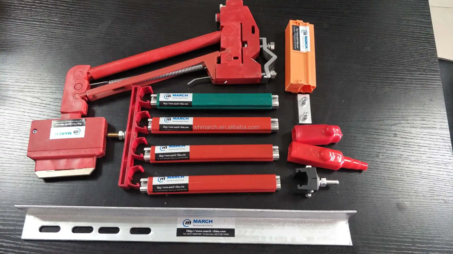 Insulated conductor rail current collector for crane with collector shoe