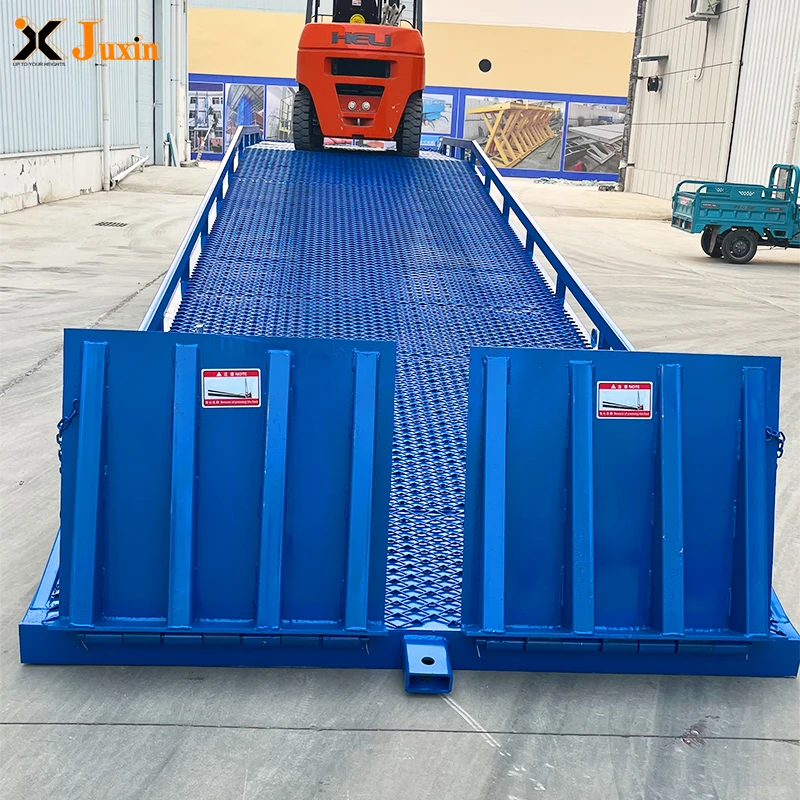Mobile boarding bridge warehouse container loading and unloading platform 10 tons hydraulic traction boarding bridge
