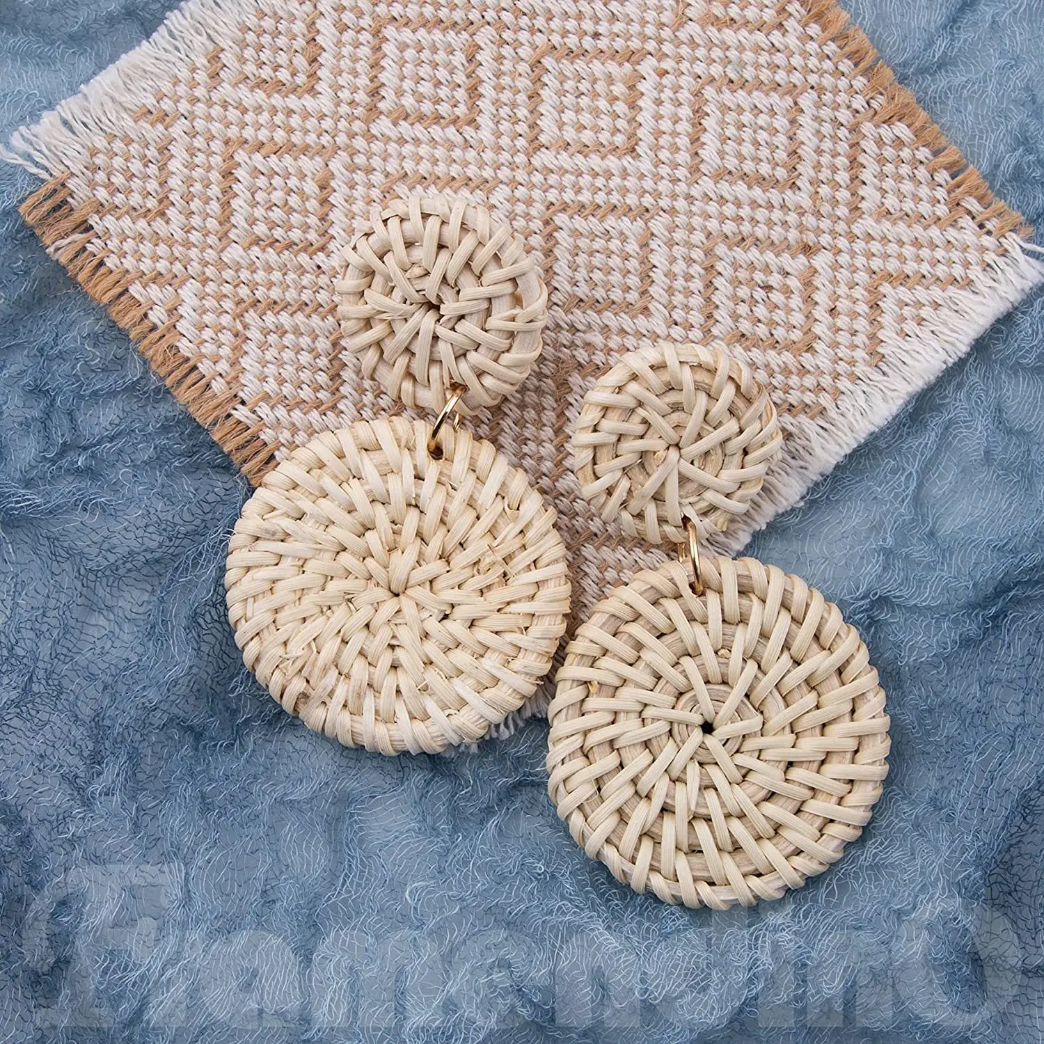 Серьги из ротанга