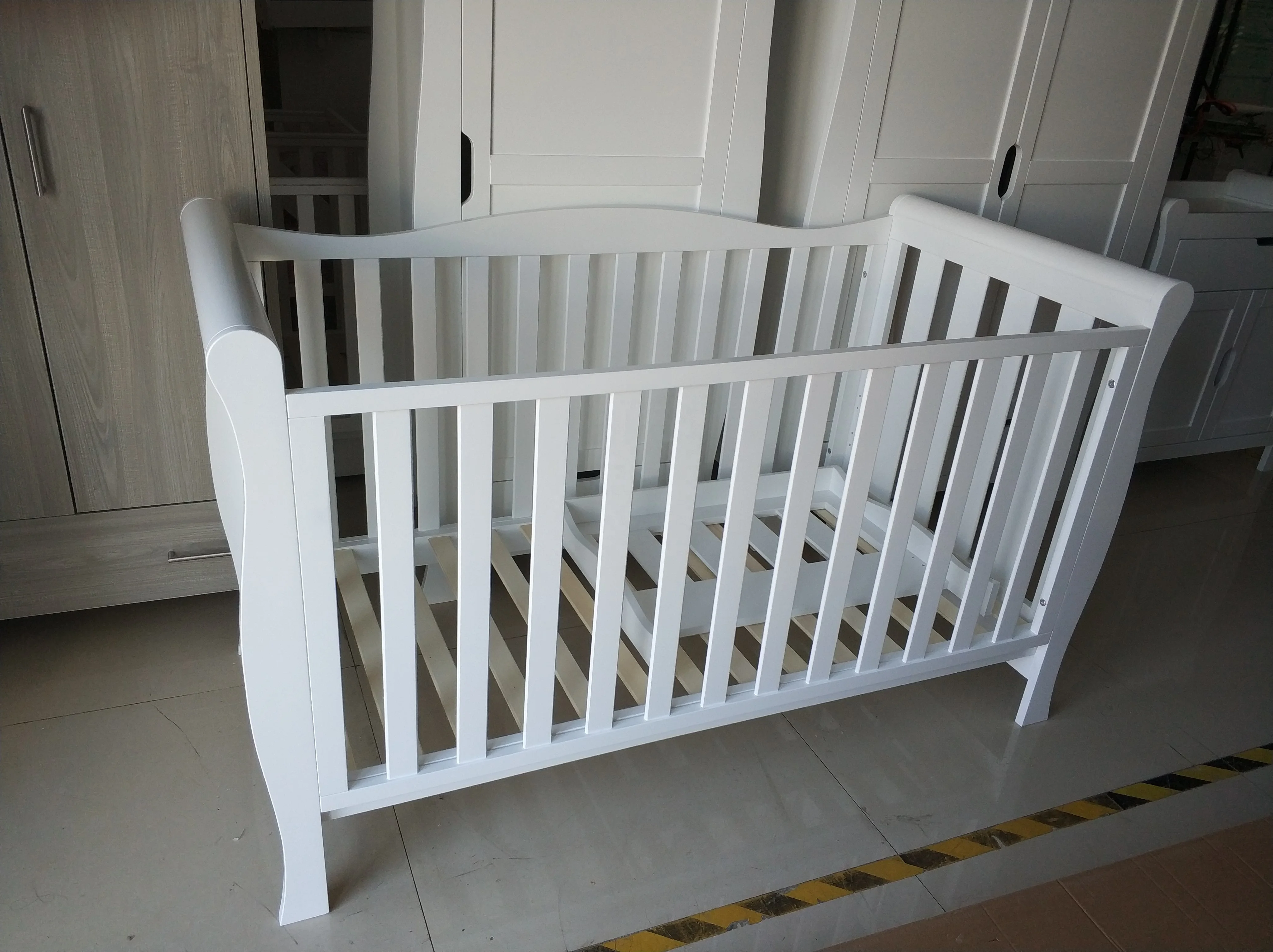 Nursery cots baby furniture set wooden sleigh cot sleigh crib