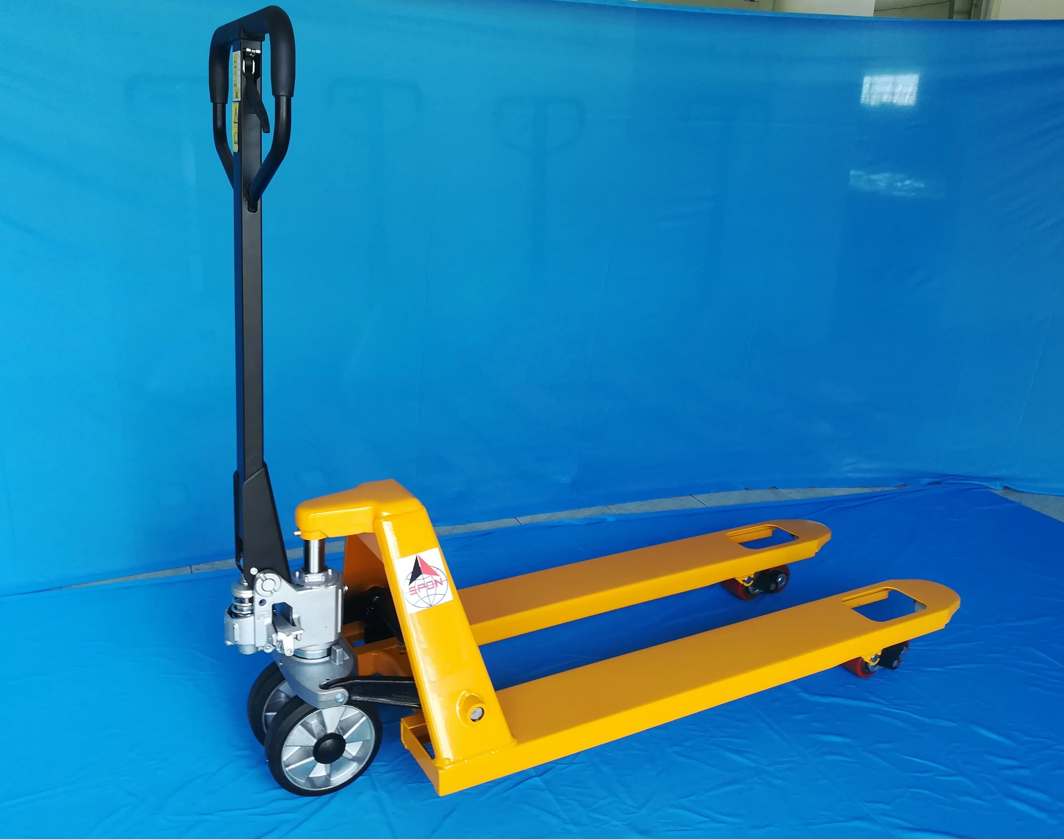 CE HAND PALLET TRUCK