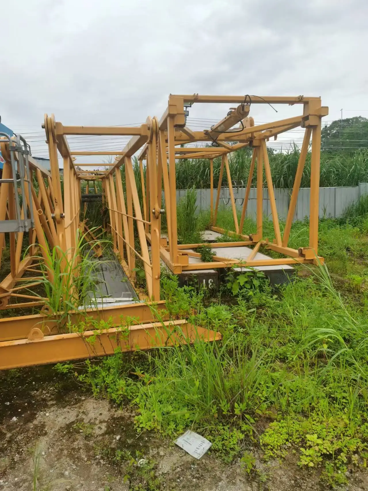 Second-Hand Zoomlion 12t Tower Crane 10t With Perfect Performance Chassis Tower Crane WA7025-12E