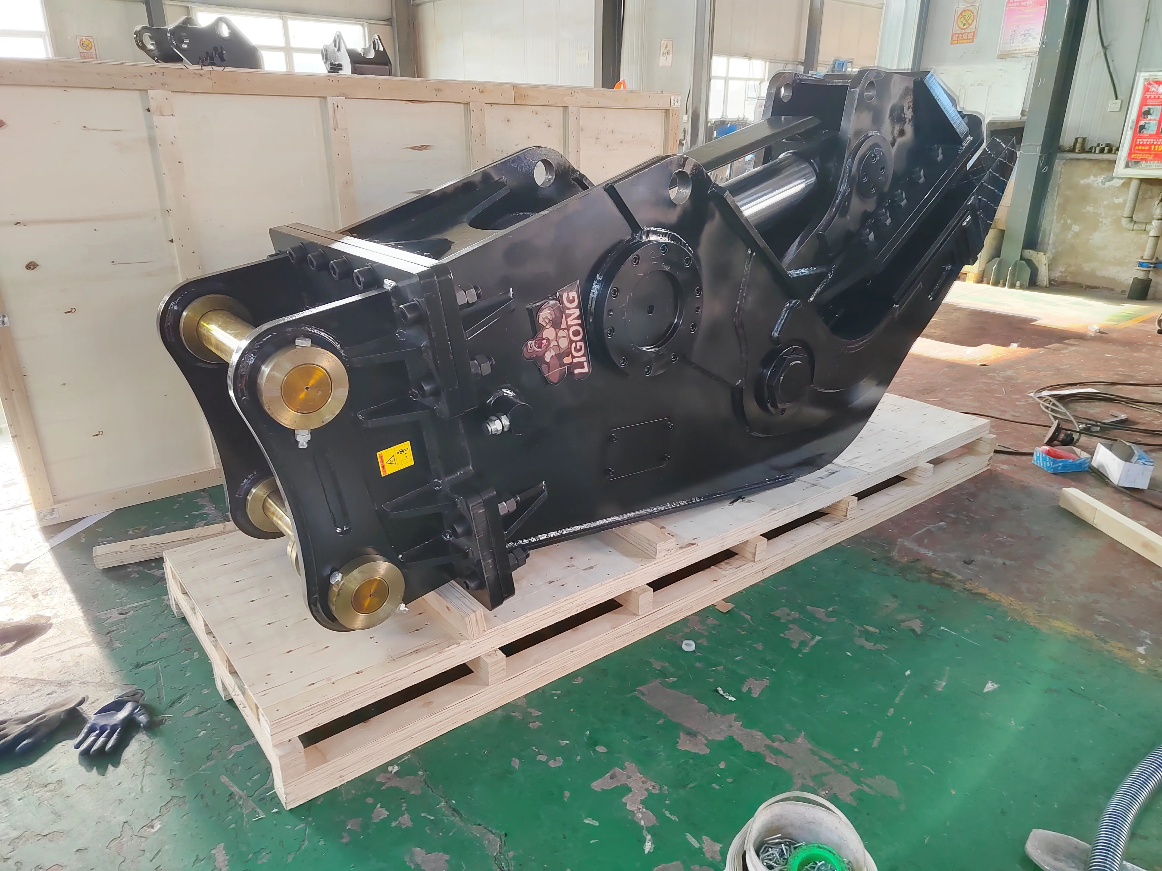 EX210K-3 excavator used hydraulic pulverizer,hydraulic rotating concrete crusher with strong power