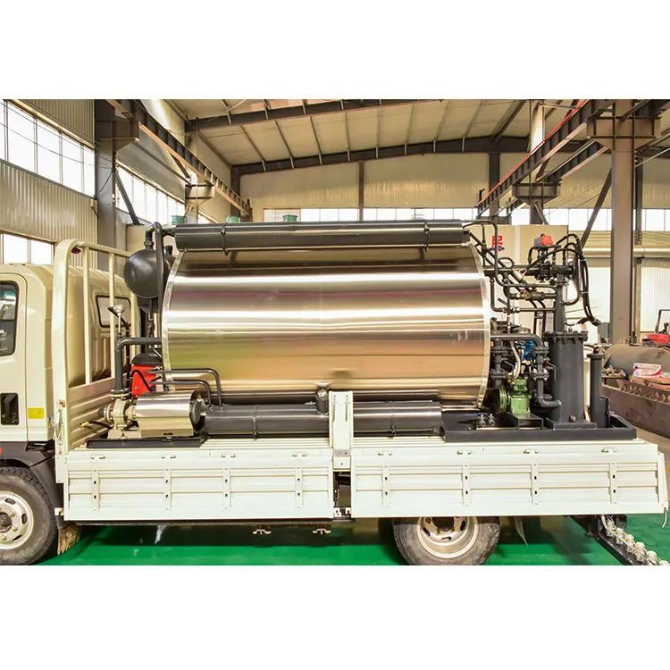 Intelligent Asphalt Road Construction Machinery 4000L Bitumen Emulsion Sprayer Distributor