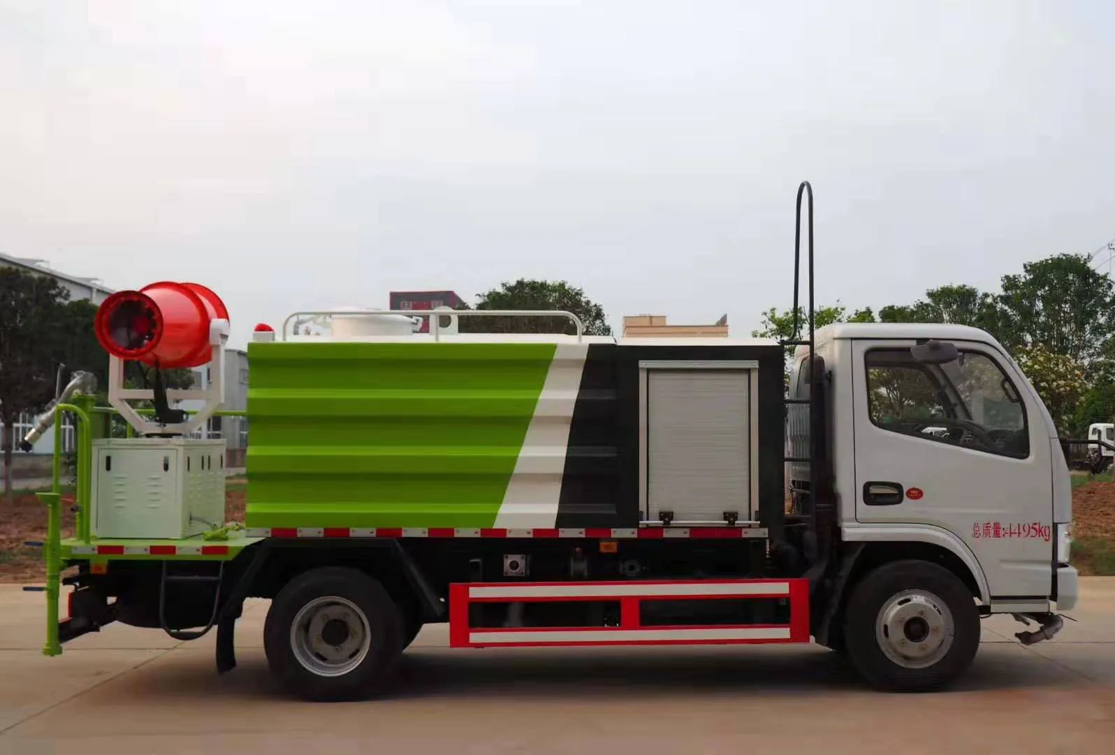 DONGFENG 4*2 water tanker trucks suppliers Huayi dust suppression truck for sale Coal mine dust truck