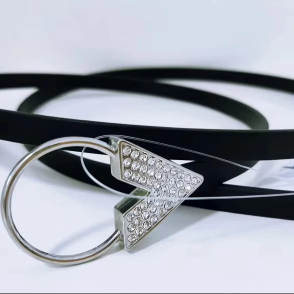 Stylish Flat PU Belt with Fashionable Heart-Shaped Diamond Zinc Alloy Buckle Sewing-Free