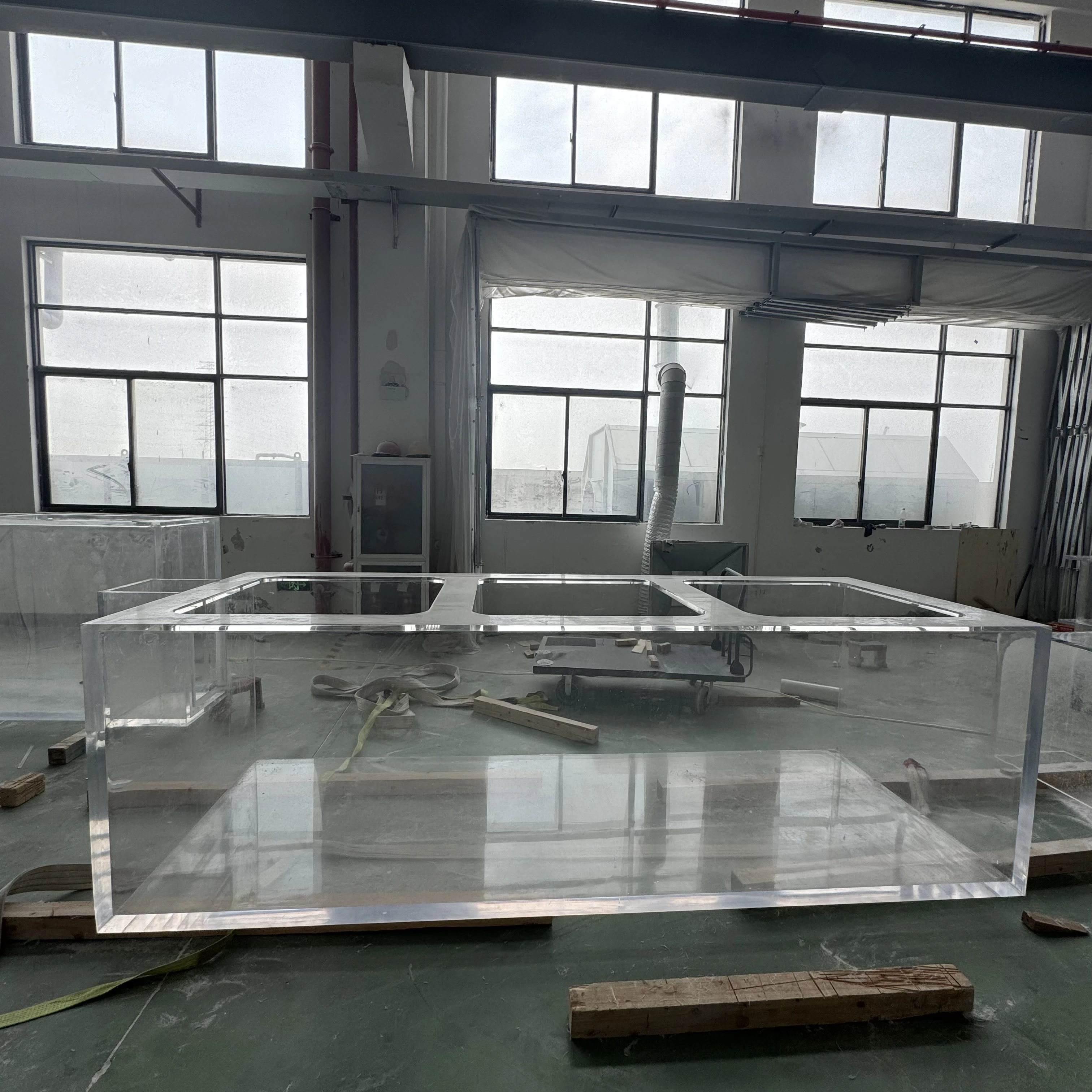 Good price custom size factory manufacture vertical fish tank acrylic aquarium for sale