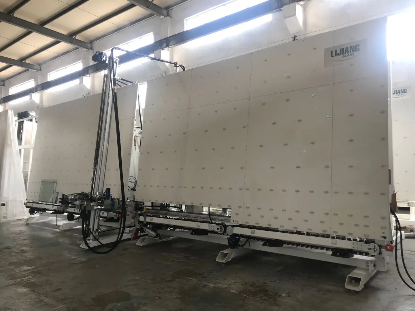 LJTJ2540 Automatic Vertical Insulating Glass Sealing Robot Adopt Japan Yaskawa Servo Motor Door and Window Glue Machine