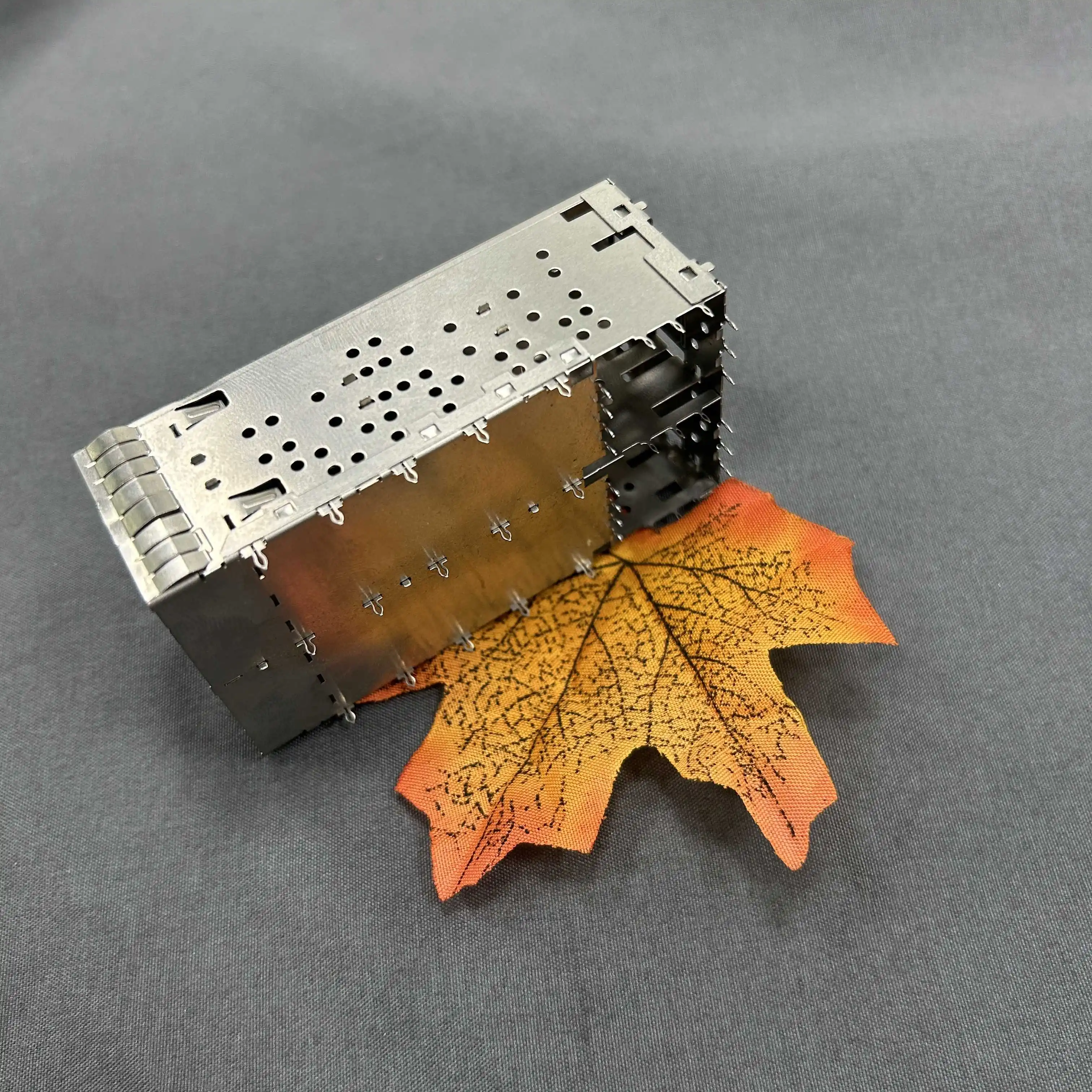 Optical fiber connector module shield cover The optical fiber module has a seat son shield Metal shield crimp pin connector