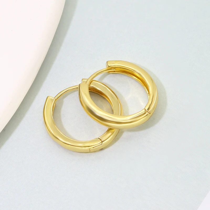 Wholesale Cheap Fashion Simple Minimalist Jewelry 14k Gold Plated Huggie Hoop Earrings For Women