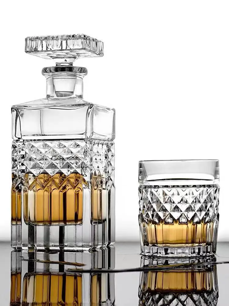 2022 Hot Sale Whiskey Decanter sets Crystal Whiskey Decanter with 4 Whiskey Glasses set