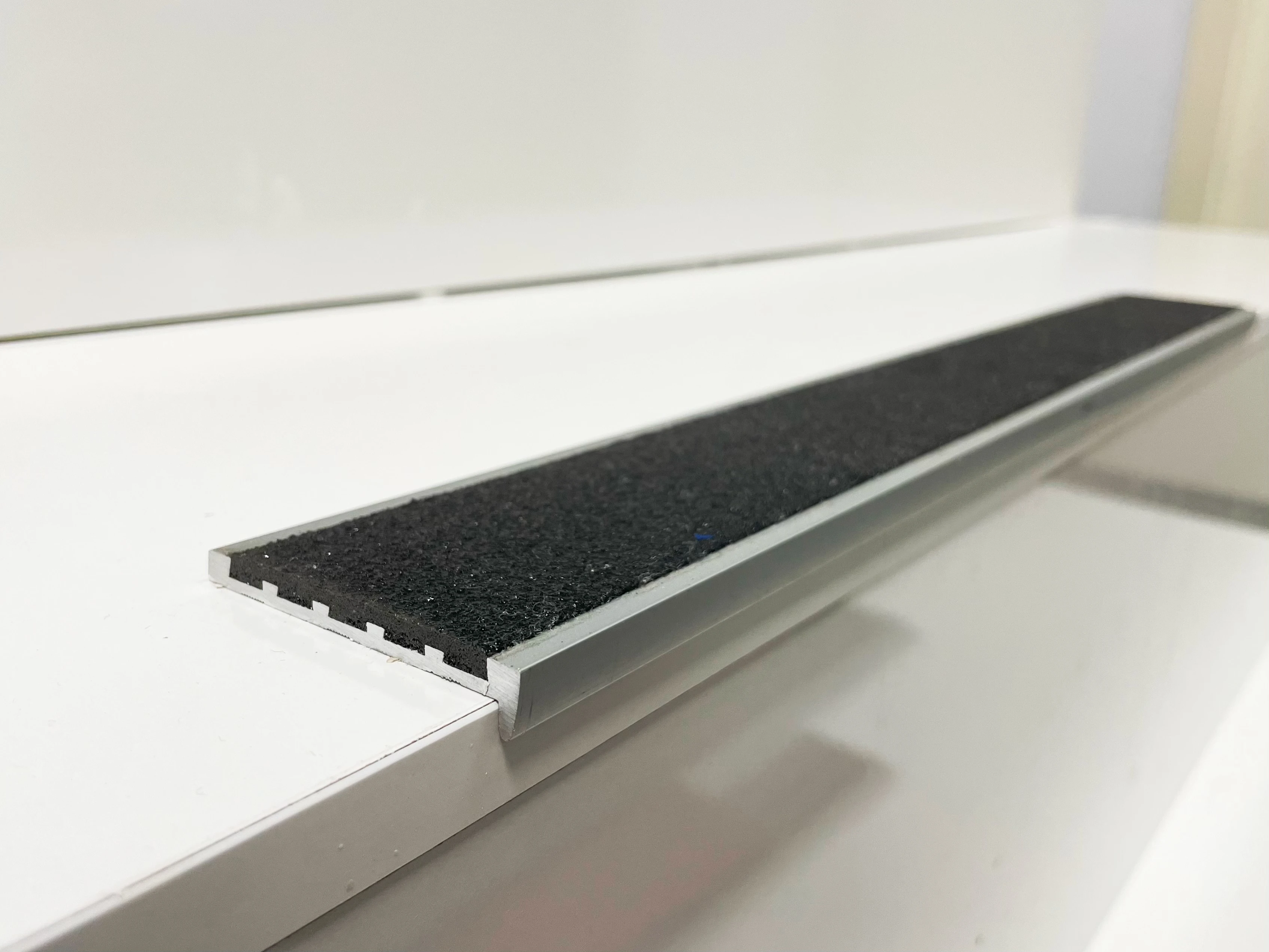 Test qualified Aluminum step nosing floor safety products stair nosing profile