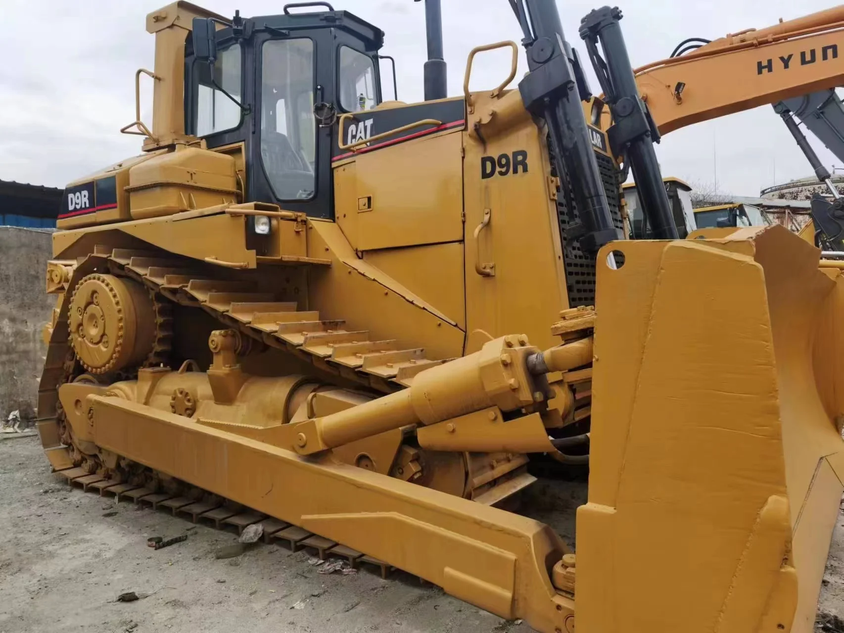 Used D9R crawler cat bulldozer cheap price  high quality Japan made
