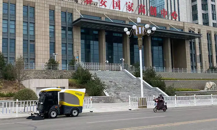 Baiyi-JS1800 Articulated Hinged Municipal Cleaning Machines Automatic Road Sweeping Machine