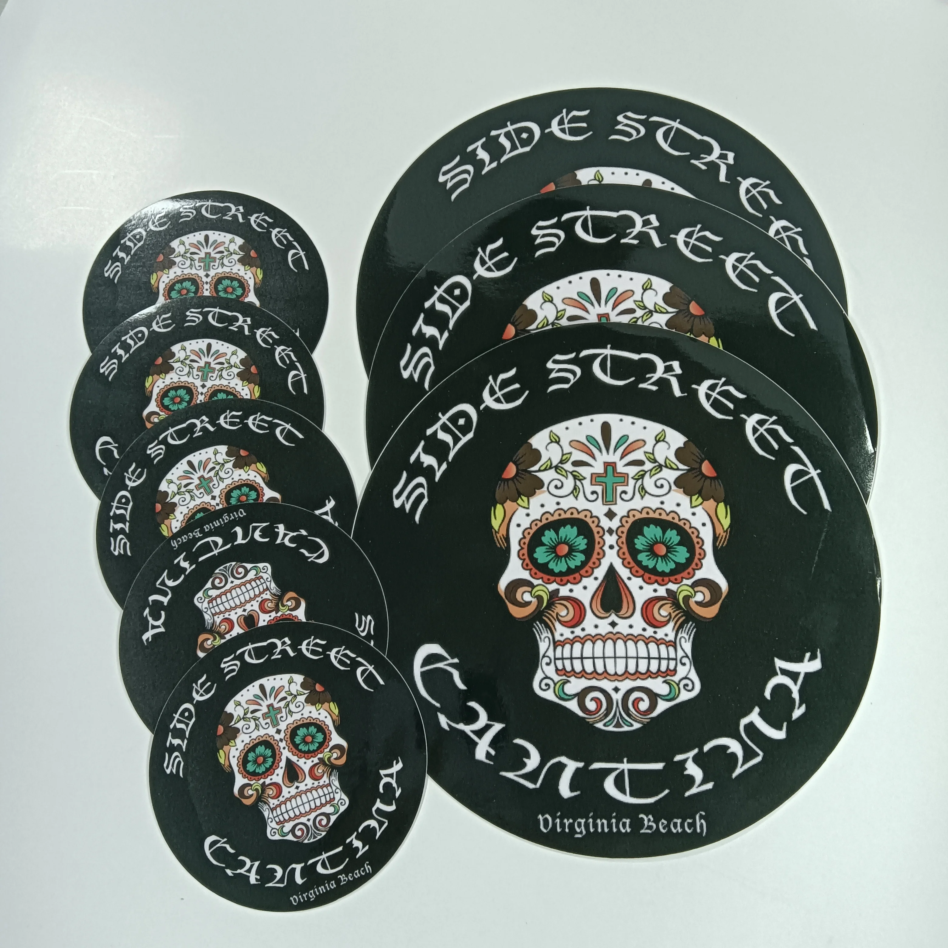 Black cartoon die cut labels round circle vinyl logo stickers individual self adhesive glue custom stickers cut back