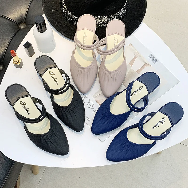 Женские босоножки с острым носком