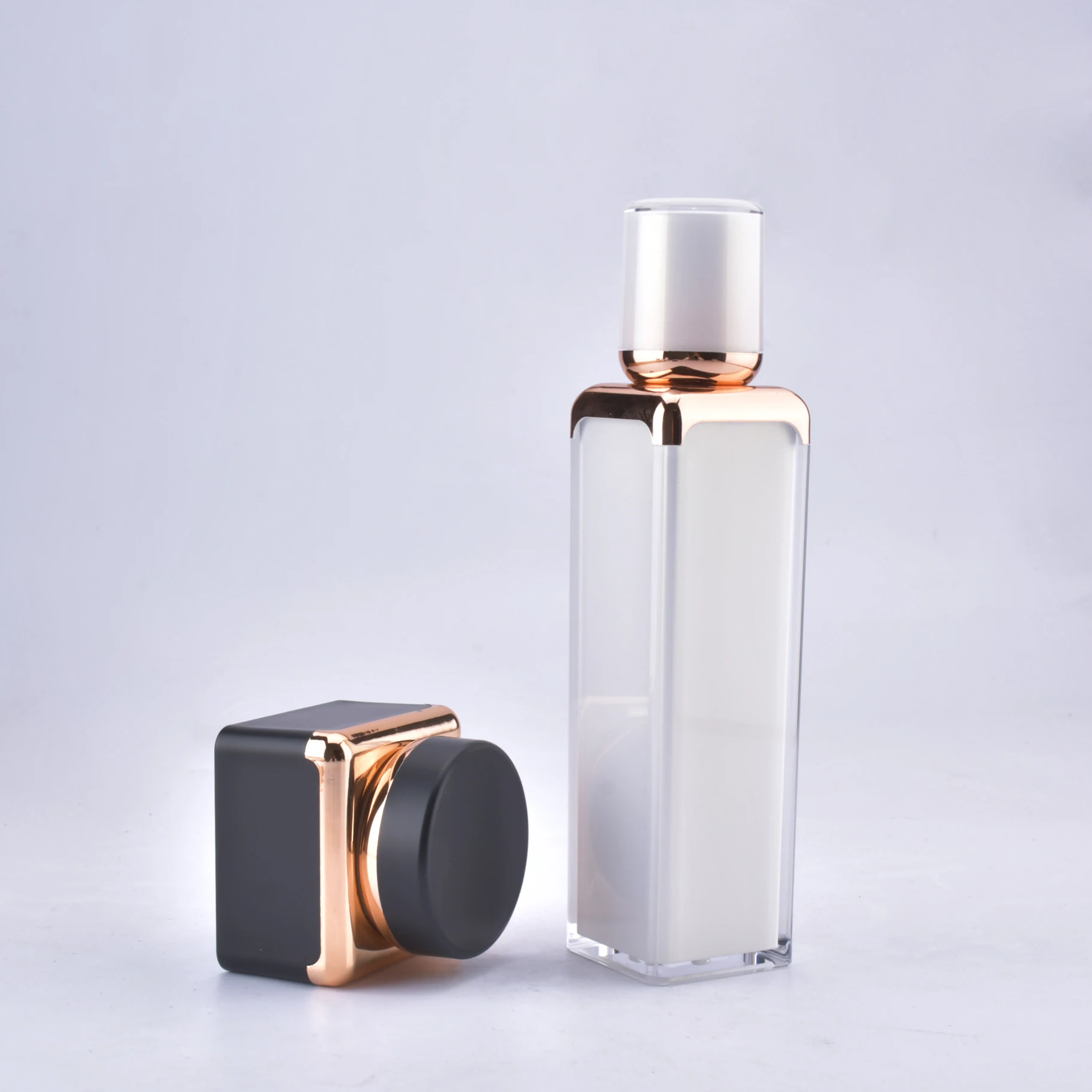 UU package emballage cosmetique flacons de luxe emballage acrylique tube carre blanc