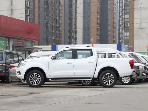 Wholesale in Stock NAVARA 2.5L Automatic Premium Edition 4WD Comfort Pickup Gasoline New Vehicle Cars for Exporting