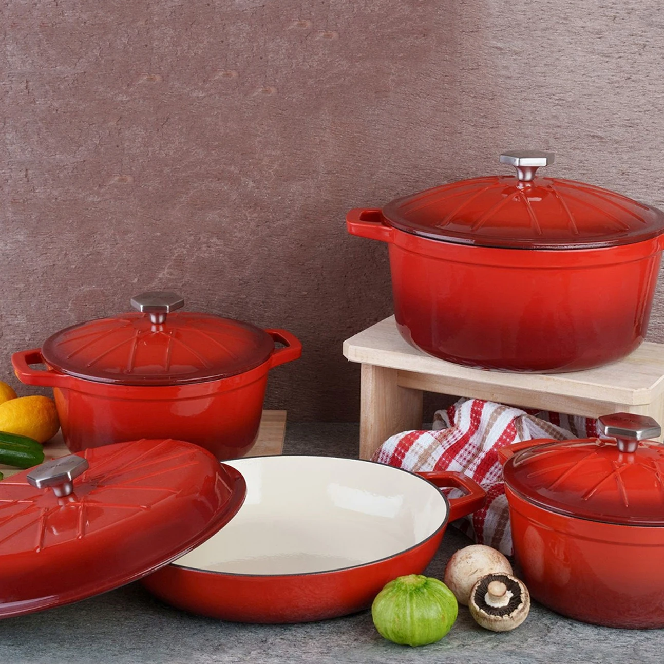 Bright Houseware Custom Non-Stick Cast Iron Red Enamel Cooking Pots Casserole Cast Iron Cookware Set Luxury Metal Dutch Oven