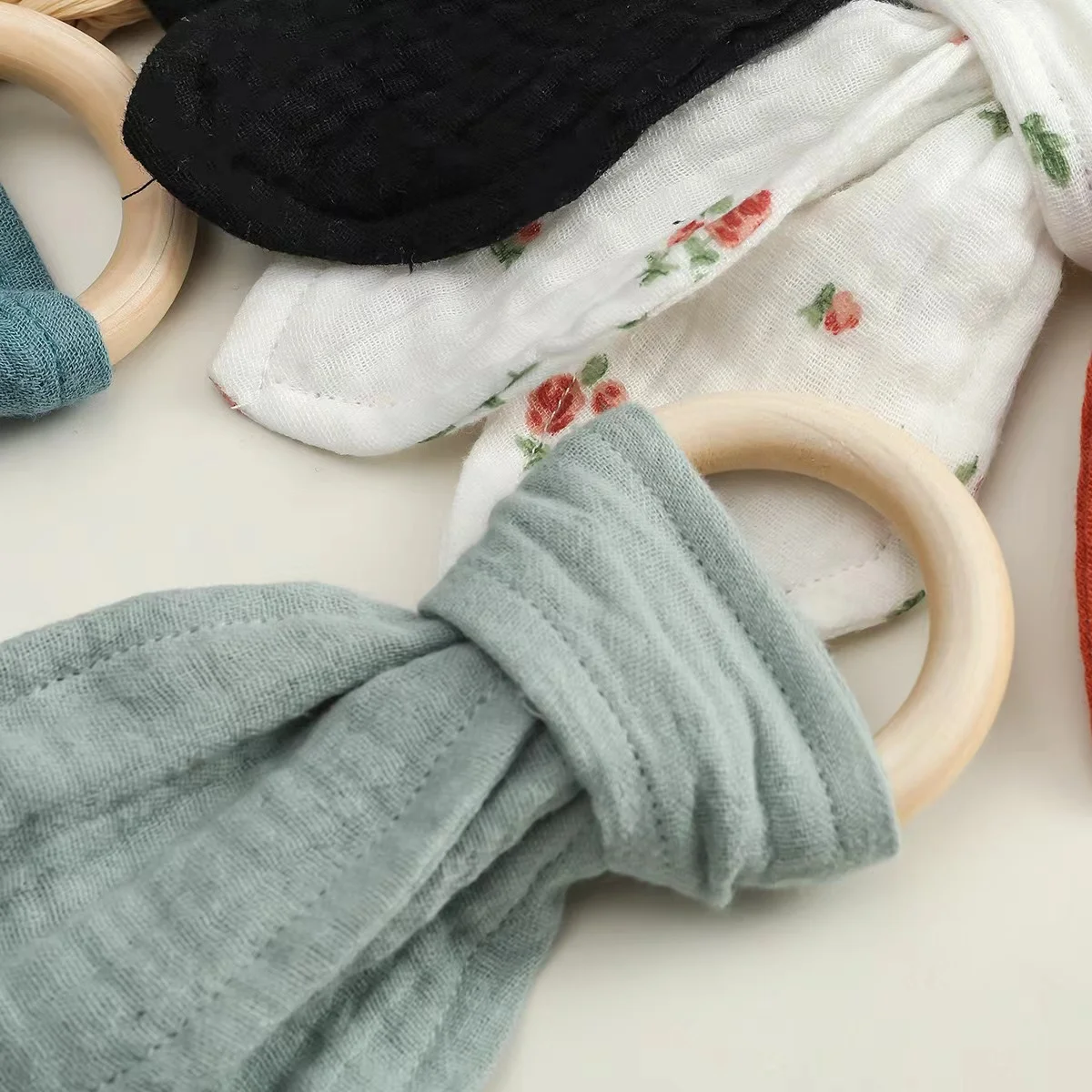 Ins Hot Sale Bunny Ears Baby Teething Wooden Rings Cotton Muslin Gauze Hand Grip Training Soothing Toys Wood Teether Ring
