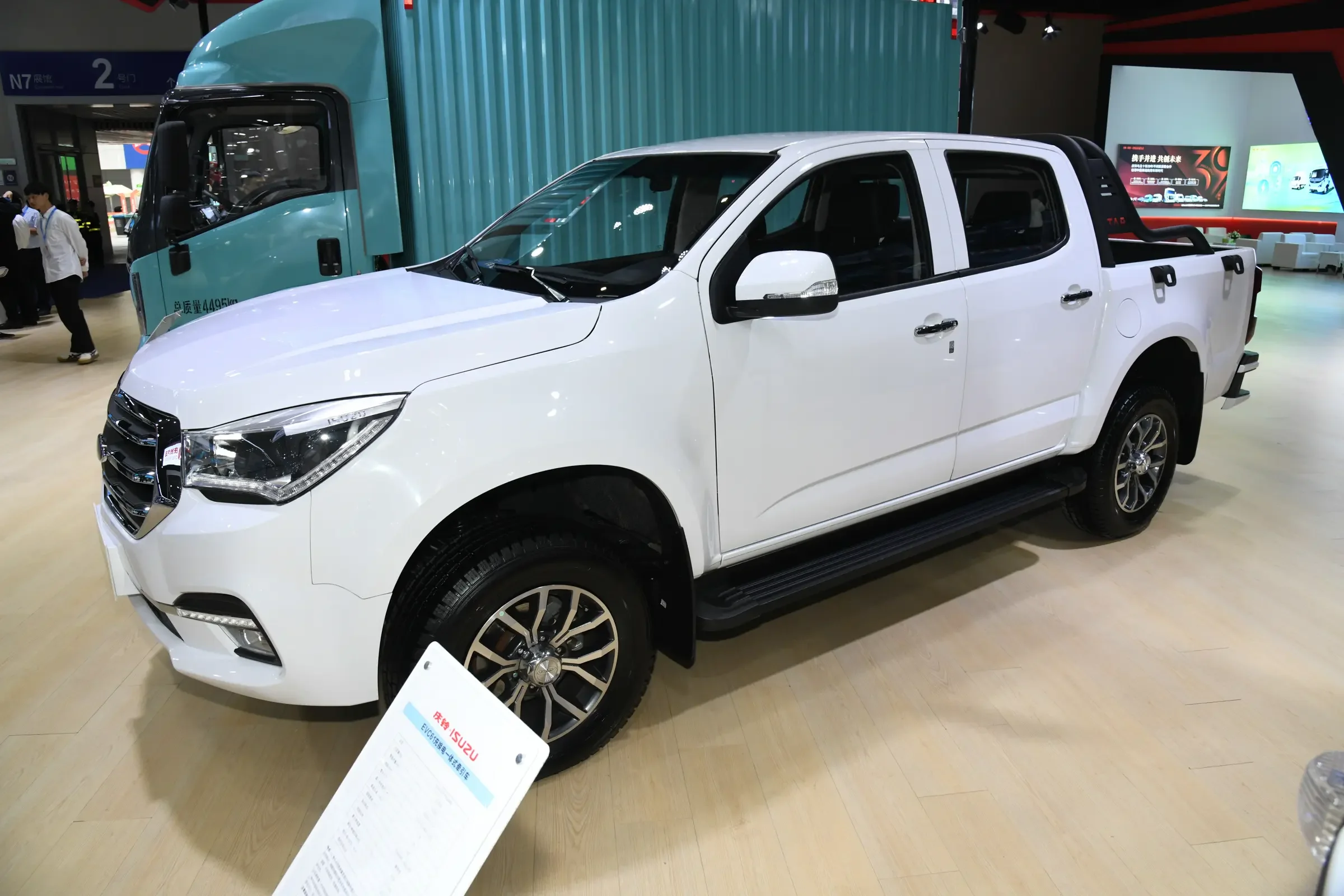 New Qingling TAGA EV Electric Pickup Truck 4wd Cargo Truck Pure Electric Electric Car Pick up With High Quality Adult Driving