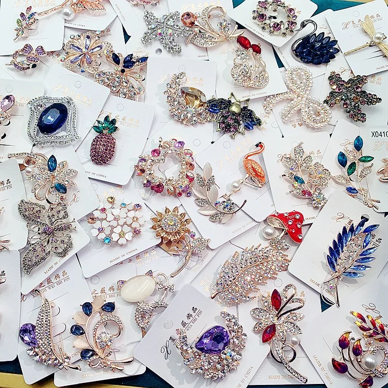 Wholesale High Quality Korean Diamond Pearl Butterfly Brooches Alloy Flowers Brooches Rhinestone