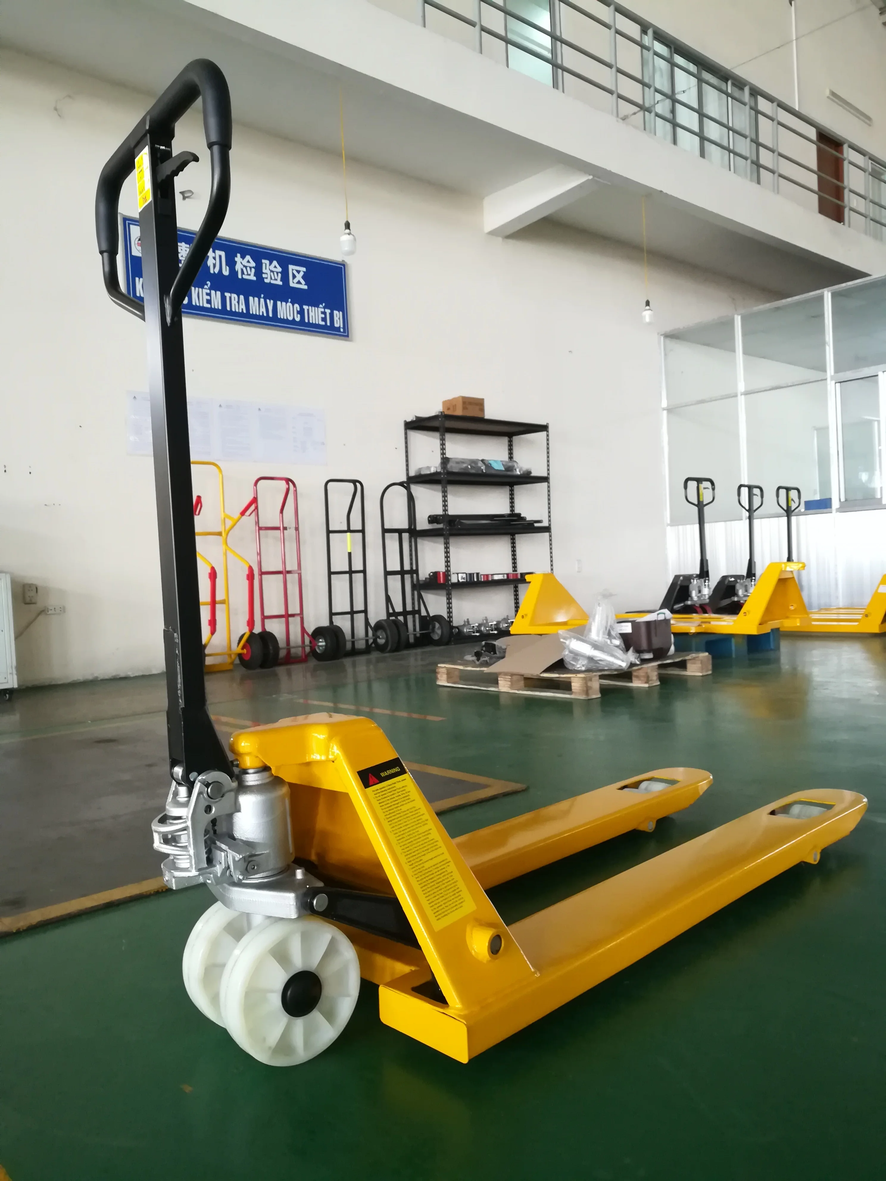 CE HAND PALLET TRUCK