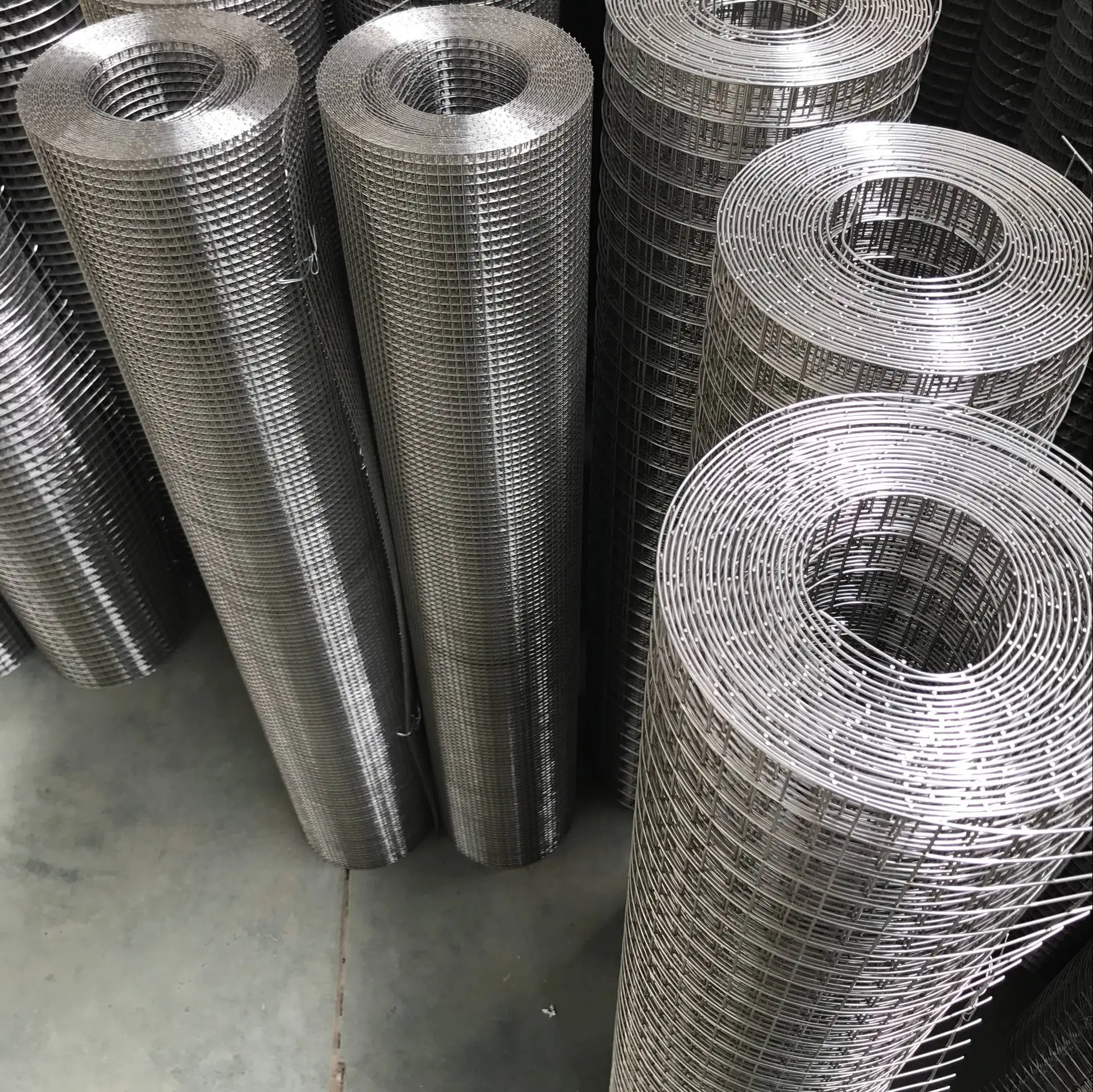 Hot Sell Iron Wire Meshs Panels Galvanized Square Hole Welded Rolls Welded Wire Mesh Price