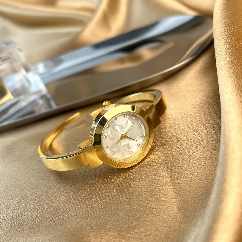 Hot selling mother of pearl dial zinc alloy case and band quartz movement fashion design for lady gold bangle watches women